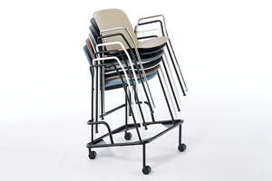 Mit dem Stuhlkarren kann der Adria AL SP schnell verschoben werden